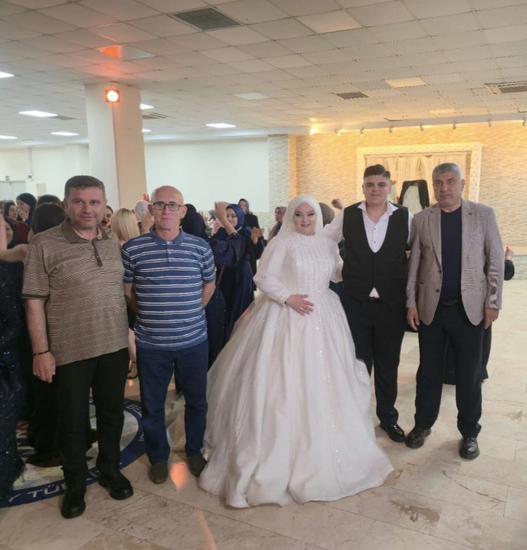 GENÇ ÇİFTİMİZE BİR ÖMÜR BOYU MUTLULUKLAR DİLERİZ...