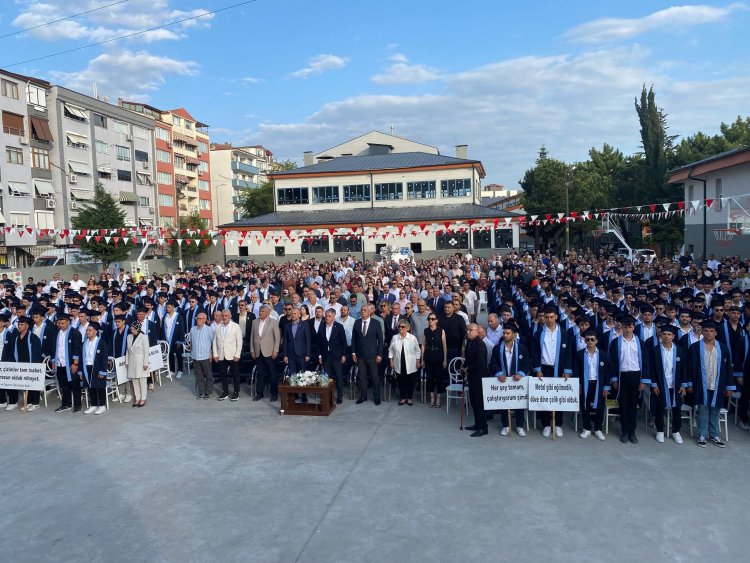 Gençlerimizin Mezuniyet Sevincine Ortak Olduk 