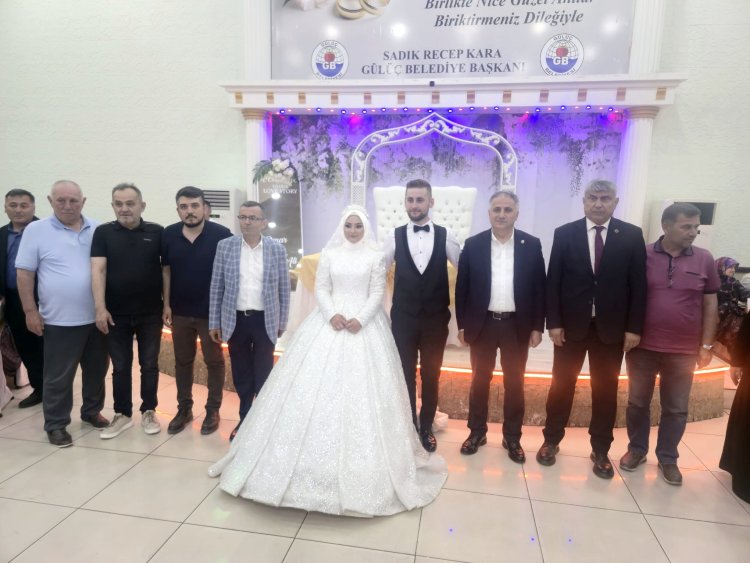 GENÇ ÇİFTİMİZE BİR ÖMÜR BOYU MUTLULUKLAR DİLERİZ.