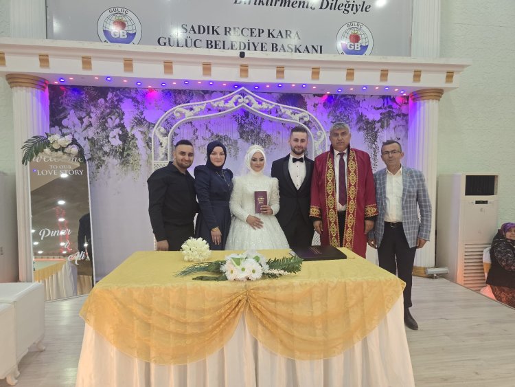 GENÇ ÇİFTİMİZE BİR ÖMÜR BOYU MUTLULUKLAR DİLERİZ.