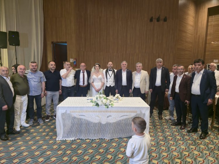 GENÇ ÇİFTİMİZE BİR ÖMÜR BOYU MUTLULUKLAR DİLERİZ...