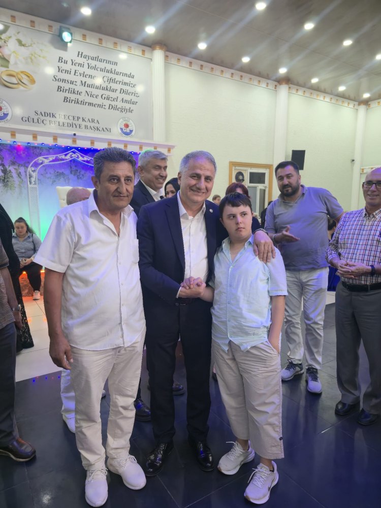 GENÇ ÇİFTİMİZE BİR ÖMÜR BOYU MUTLULUKLAR DİLERİZ