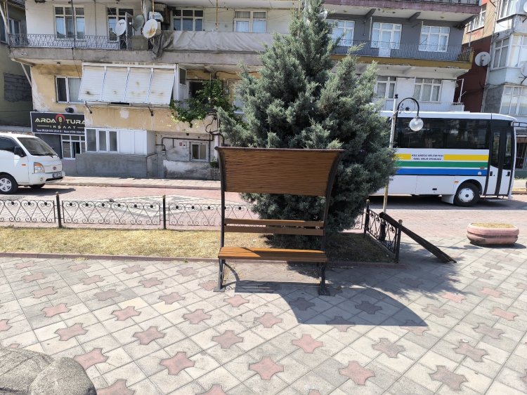 DİNLENME VE SOSYALLEŞME ALANLARIMIZ YENİLENİYOR...