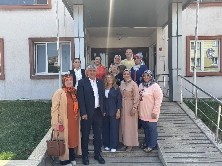 AK PARTİ KADIN KOLLARINDAN BELEDİYE BAŞKANIMIZA ANLAMLI ZİYARET...