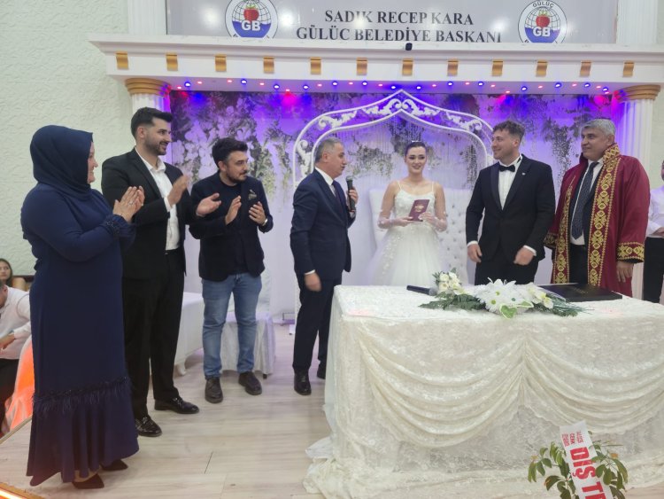 GENÇ ÇİFTİMİZE BİR ÖMÜR BOYU MUTLULUKLAR DİLERİZ...