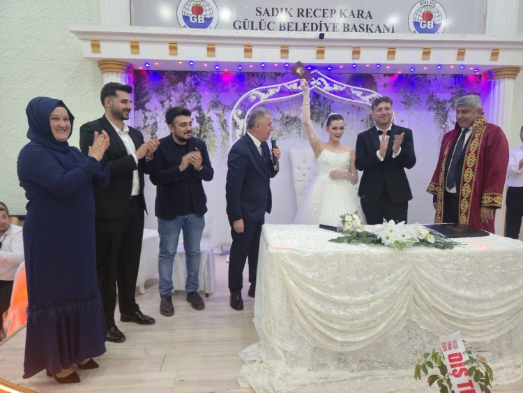 GENÇ ÇİFTİMİZE BİR ÖMÜR BOYU MUTLULUKLAR DİLERİZ...
