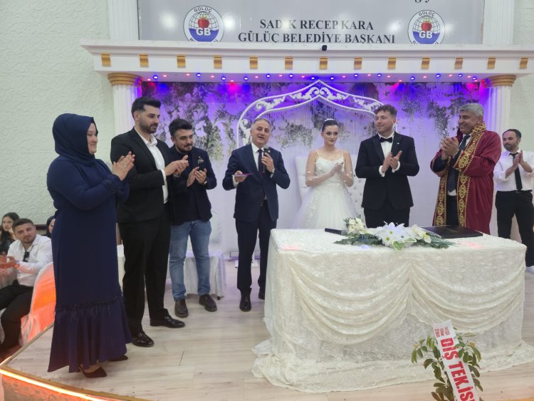 GENÇ ÇİFTİMİZE BİR ÖMÜR BOYU MUTLULUKLAR DİLERİZ...