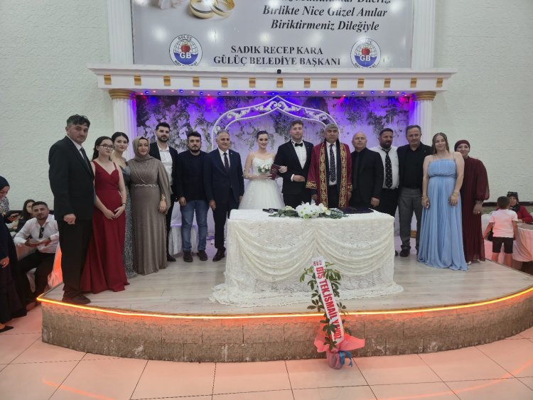 GENÇ ÇİFTİMİZE BİR ÖMÜR BOYU MUTLULUKLAR DİLERİZ...