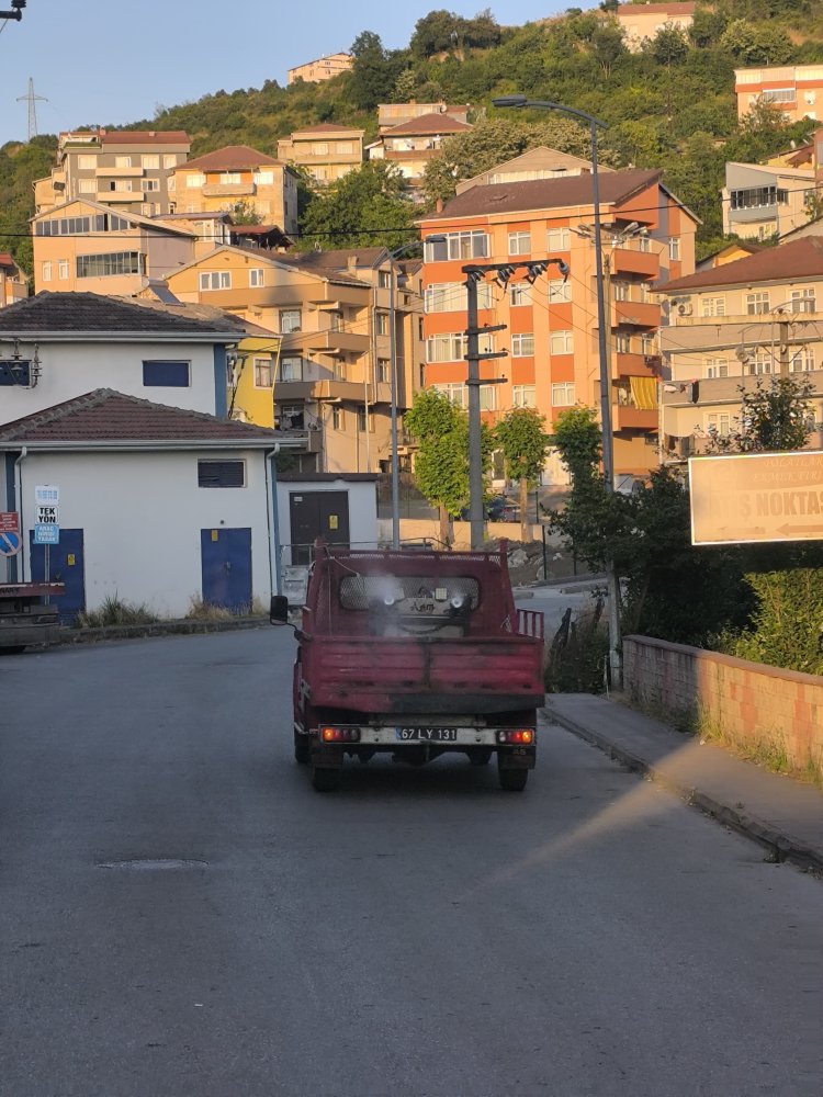GÜLÜÇ'TE İLAÇLAMA ÇALIŞMALARI ARALIKSIZ OLARAK DEVAM EDİYOR....