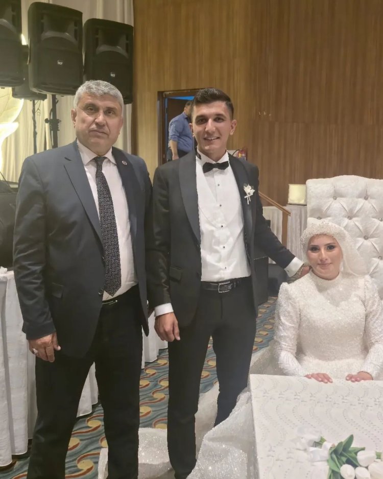 GENÇ ÇİFTİMİZE BİR ÖMÜR BOYU MUTLULUKLAR DİLERİZ...