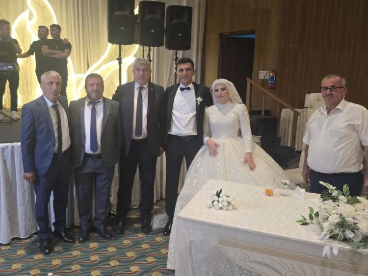 GENÇ ÇİFTİMİZE BİR ÖMÜR BOYU MUTLULUKLAR DİLERİZ...