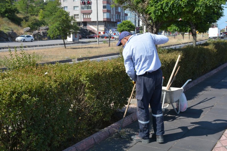 GÜLÜÇTE TEMİZLİK ÇALIŞMALARIMIZ ARALIKSIZ OLARAK DEVAM EDİYOR...