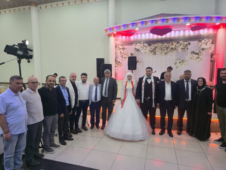 GENÇ CİFTİMİZE BİR ÖMÜR BOYU MUTLULUKLAR DİLERİZ...
