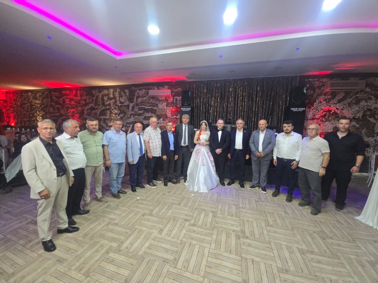 GENÇ ÇİFTİMİZE BİR ÖMÜR BOYU MUTLULUKLAR DİLERİZ...