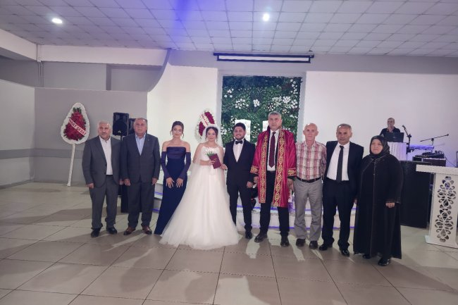 GENÇ CİFTİMİZE BİR ÖMÜR BOYU MUTLULUKLAR DİLERİZ
