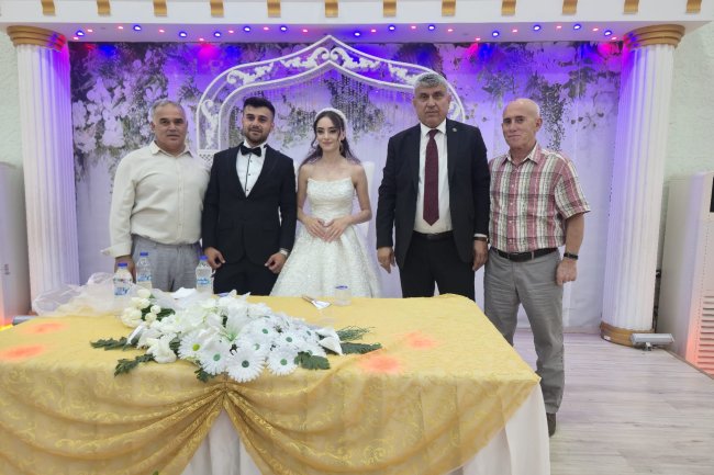 GENÇ ÇİFTİMİZE MUTLULUKLAR DİLERİZ...