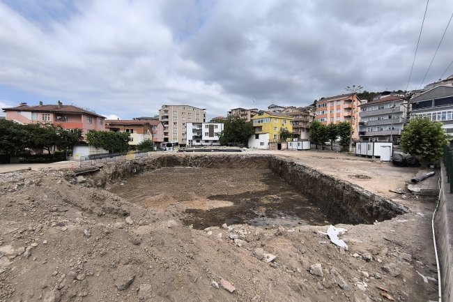 VESİLE DİKMEN İLKÖĞRETİM OKULU SAHASINDA ÇALIŞMALARIMIZ SON HIZ DEVAM EDİYOR...