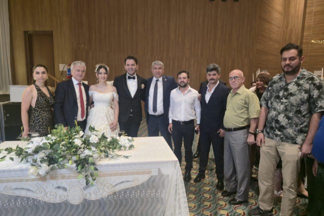 GENÇ ÇİFTİMİZE BİR ÖMÜR BOYU MUTLULUKLAR DİLERİZ