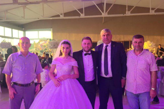 GENÇ ÇİFTİMİZE BİR ÖMÜR BOYU MUTLULUKLAR DİLERİZ...