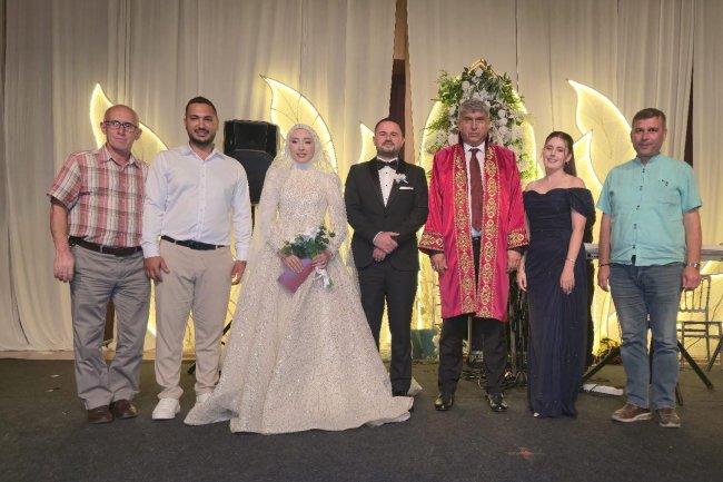 GENÇ ÇİFTİMİZE BİR ÖMÜR BOYU MUTLULUKLAR DİLERİZ