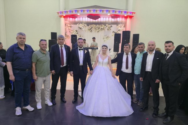 GENÇ CİFTİMİZE BİR ÖMÜR BOYU MUTLULUKLAR DİLERİZ