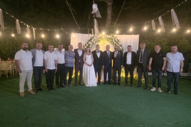 GENÇ CİFTİMİZE BİR ÖMÜR BOYU MUTLULUKLAR DİLERİZ...