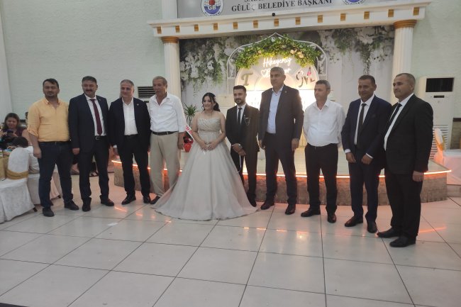 GENÇ CİFTİMİZE BİR ÖMÜR BOYU MUTLULUKLAR DİLERİZ