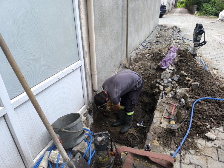 SAZLIK CADDESİ’NDE BAKIM-ONARIM ÇALIŞMASI NEDENİYLE SU KESİNTİSİ YAŞANMAKTADIR 
