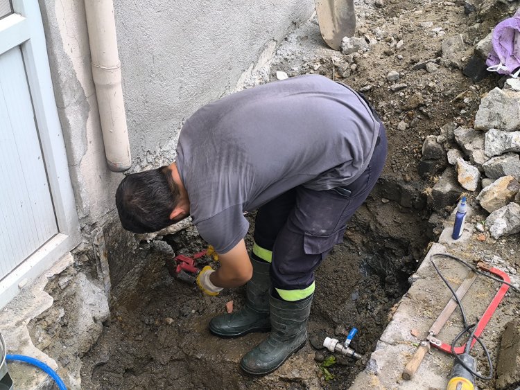 SAZLIK CADDESİ’NDE BAKIM-ONARIM ÇALIŞMASI NEDENİYLE SU KESİNTİSİ YAŞANMAKTADIR 
