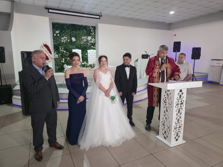 GENÇ CİFTİMİZE BİR ÖMÜR BOYU MUTLULUKLAR DİLERİZ