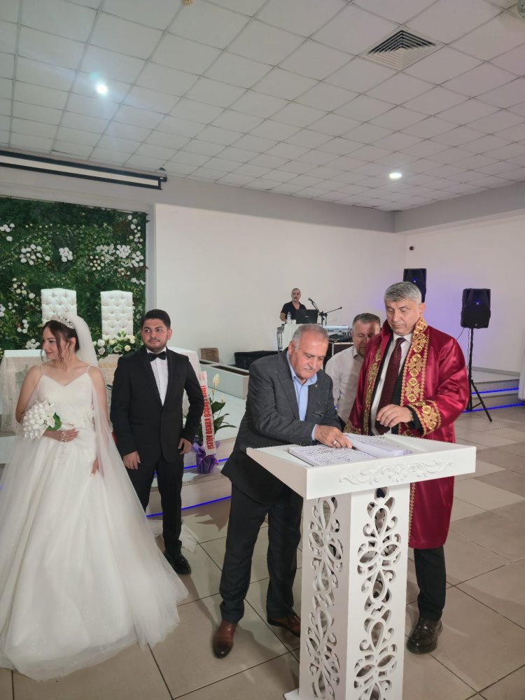 GENÇ CİFTİMİZE BİR ÖMÜR BOYU MUTLULUKLAR DİLERİZ