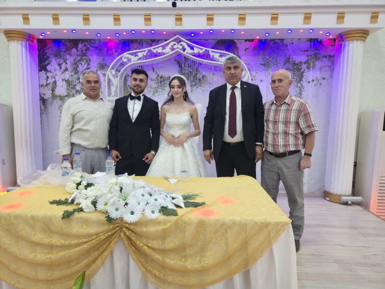 GENÇ ÇİFTİMİZE MUTLULUKLAR DİLERİZ...