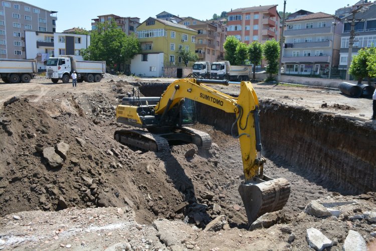 GÜLÜÇ VESİLE DİKMEN İLKOKULU SAHASINDA TEMEL ÇALIŞMALARI BAŞLADI! 