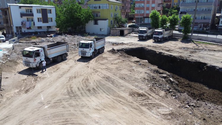 GÜLÜÇ VESİLE DİKMEN İLKOKULU SAHASINDA TEMEL ÇALIŞMALARI BAŞLADI! 