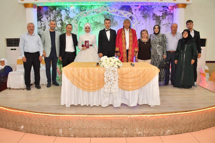 GENÇ CİFTİMİZE BİR ÖMÜR BOYU MUTLULUKLAR DİLERİZ