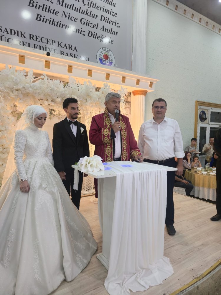 GENÇ ÇİFTİMİZE BİR ÖMÜR BOYU MUTLULUKLAR DİLERİZ