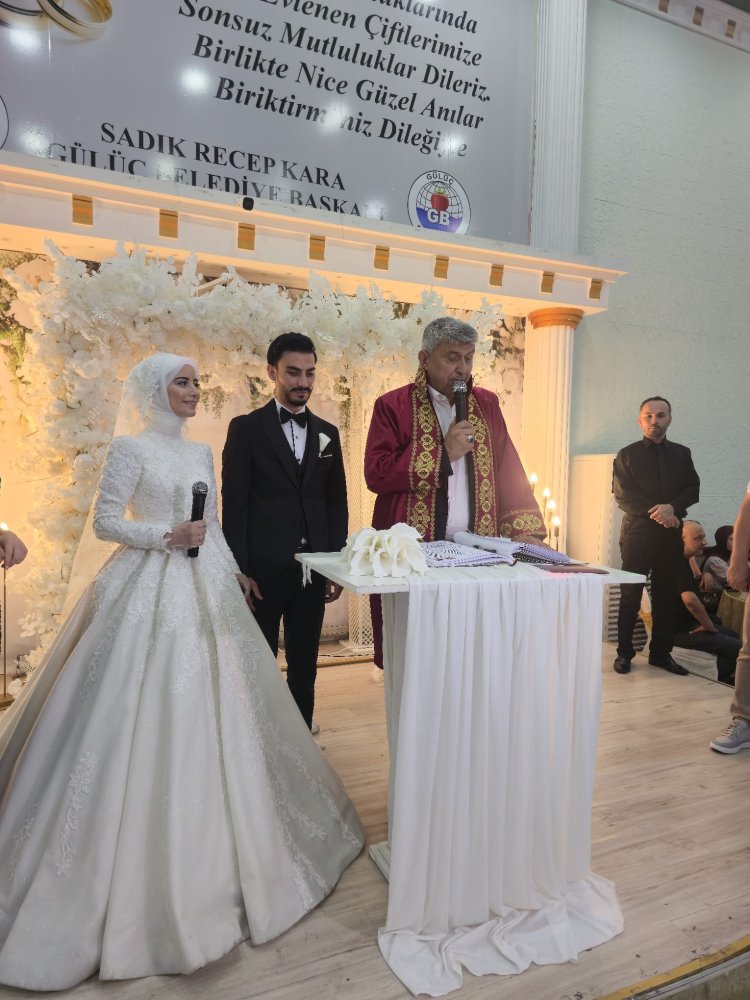 GENÇ ÇİFTİMİZE BİR ÖMÜR BOYU MUTLULUKLAR DİLERİZ