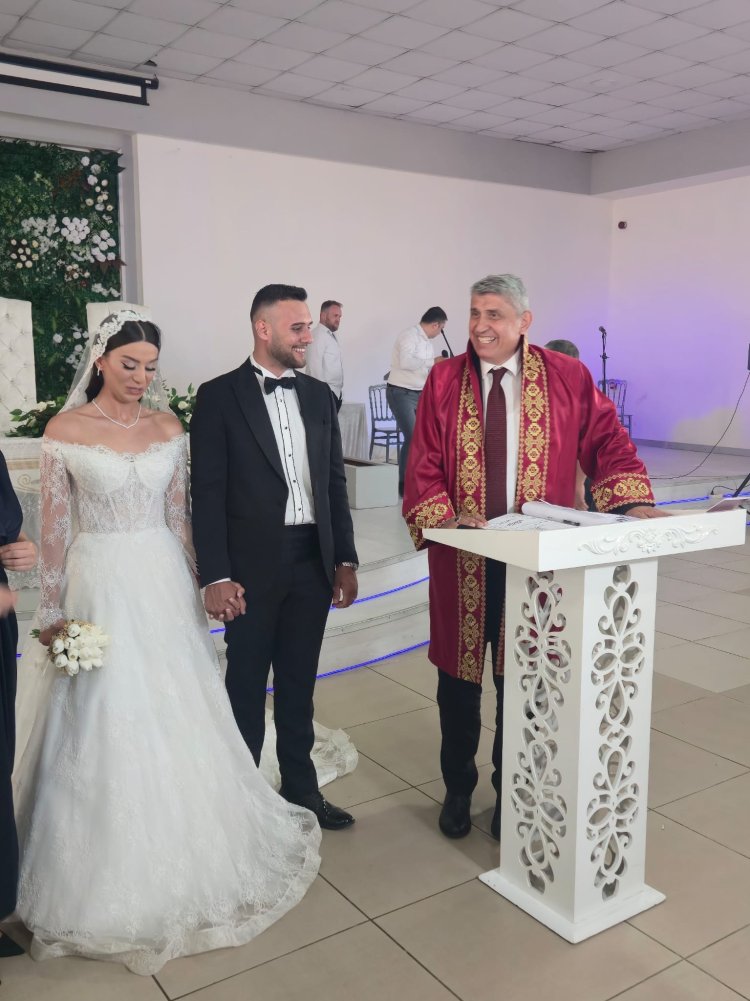 GENÇ CİFTİMİZE BİR ÖMÜR BOYU MUTLULUKLAR DİLERİZ