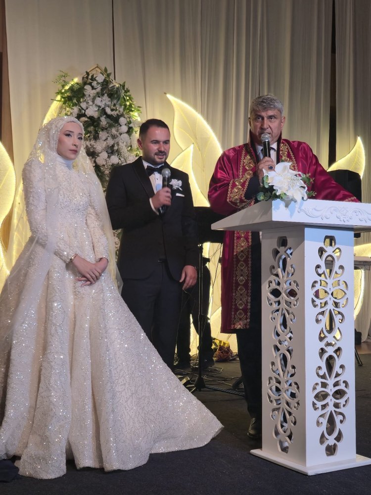 GENÇ ÇİFTİMİZE BİR ÖMÜR BOYU MUTLULUKLAR DİLERİZ