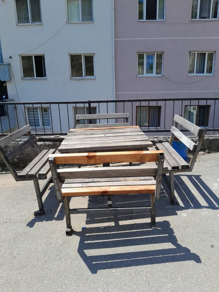 BELDEMİZ GENELİNDE MASA VE SANDALYELERDE BAKIM ONARIM ÇALIŞMALARI BAŞLATILDI