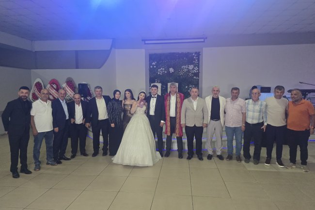 GENÇ ÇİFTİMİZE BİR ÖMÜR BOYU MUTLULUKLAR DİLERİZ