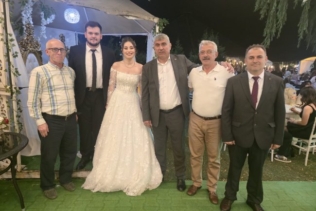 GENÇ ÇİFTİMİZE BİR ÖMÜR BOYU MUTLULUKLAR DİLERİZ