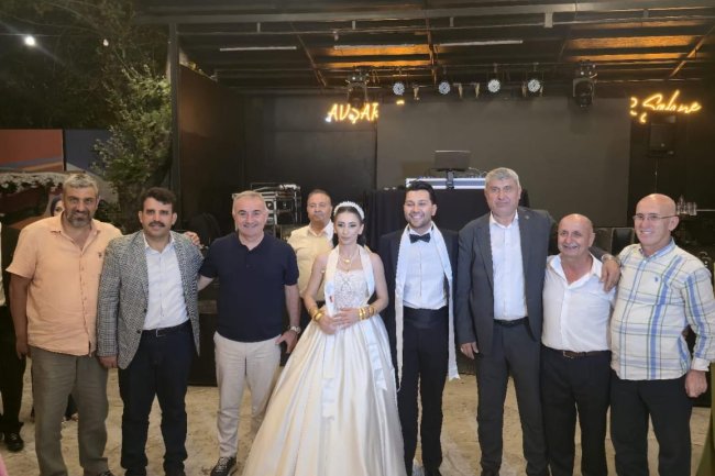 GENÇ ÇİFTİMİZE BİR ÖMÜR BOYU MUTLULUKLAR DİLERİZ