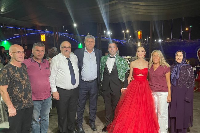 GENÇ ÇİFTİMİZE BİR ÖMÜR BOYU MUTLULUKLAR DİLERİZ