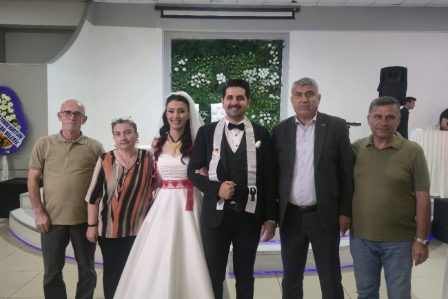 GENÇ ÇİFTİMİZE BİR ÖMÜR BOYU MUTLULUKLAR DİLERİZ