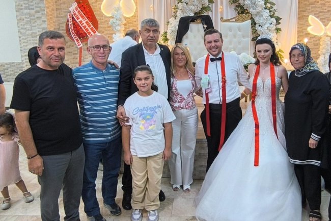 GENÇ ÇİFTİMİZE BİR ÖMÜR BOYU MUTLULUKLAR DİLERİZ