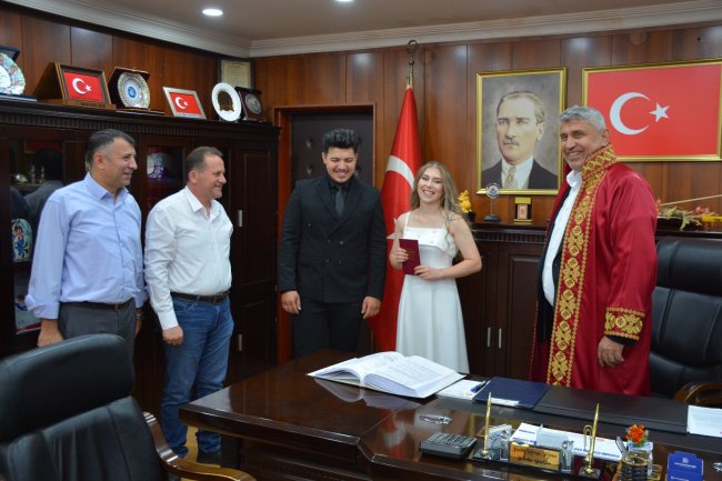 GENÇ ÇİFTİMİZE BİR ÖMÜR BOYU MUTLULUKLAR DİLERİZ