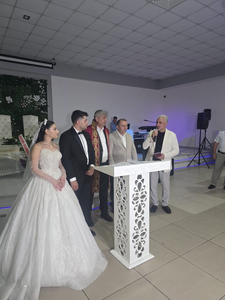 GENÇ ÇİFTİMİZE BİR ÖMÜR BOYU MUTLULUKLAR DİLERİZ