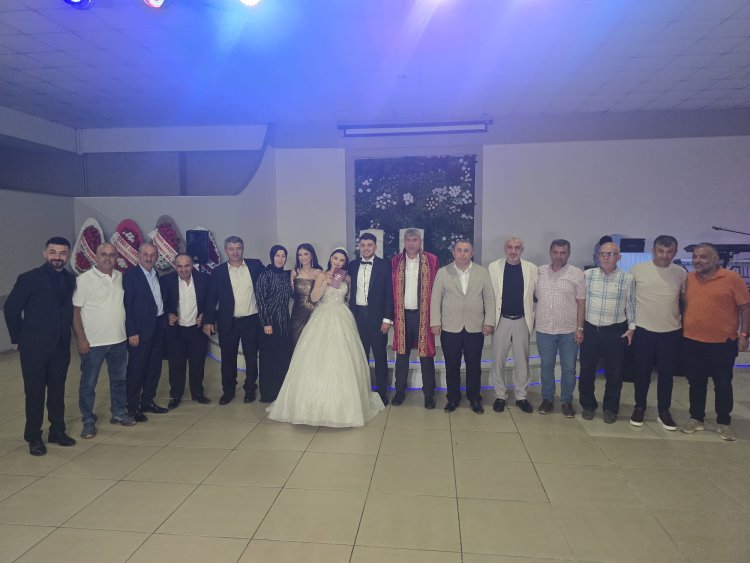 GENÇ ÇİFTİMİZE BİR ÖMÜR BOYU MUTLULUKLAR DİLERİZ