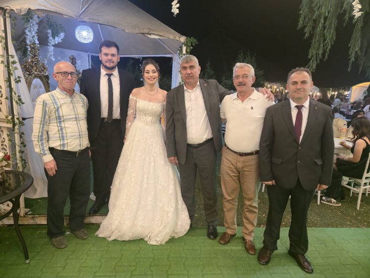 GENÇ ÇİFTİMİZE BİR ÖMÜR BOYU MUTLULUKLAR DİLERİZ